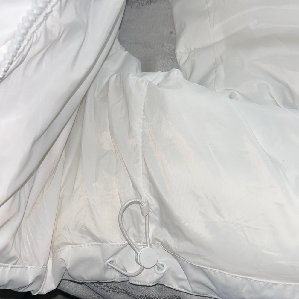 Garage Women's White Quilted Vest - Picture 14 of 14